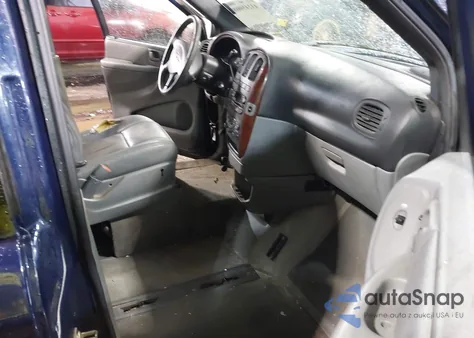 2004 Chrysler Town & Country Touring z USA, uszkodzony, nr VIN 2C4GP54L84R538842